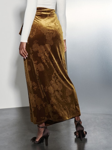 Next Пола в жълто