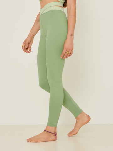 ABOUT YOU x Sofia Tsakiridou - Skinny Leggings 'Alea' en verde