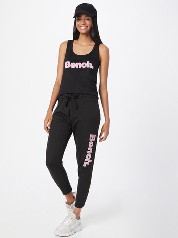 BENCH - Tapered Pantalón 'MANDI' en negro