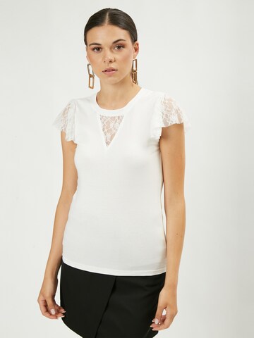 Influencer - Camisa em branco: frente