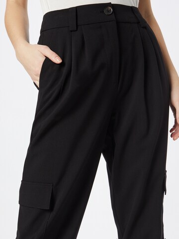 regular Pantaloni con pieghe 'Anker' di modström in nero