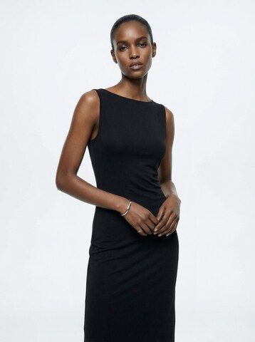 The Base Theory Φόρεμα σε μαύρο: μπροστά