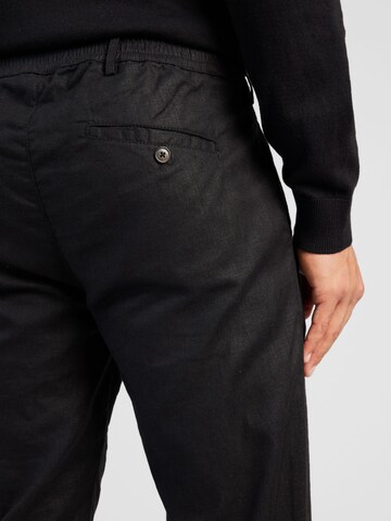 Regular Pantaloni de la BURTON MENSWEAR LONDON pe negru