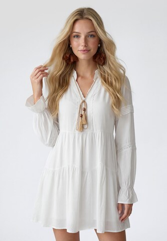 IZIA - Vestido em branco: frente