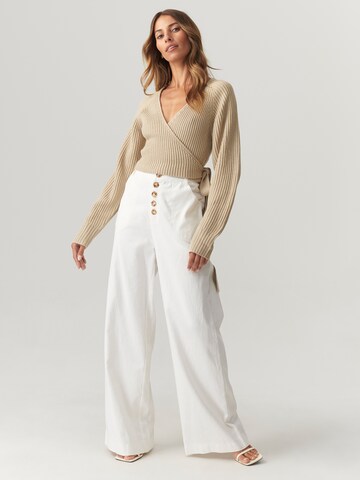 The Fated Sweter 'LONITA' w kolorze beżowy