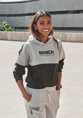 BENCH Sweatshirt i grå: forside