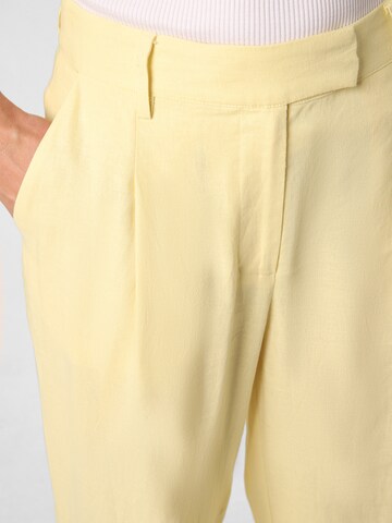 Ipuri Regular Pleat-Front Pants in Yellow