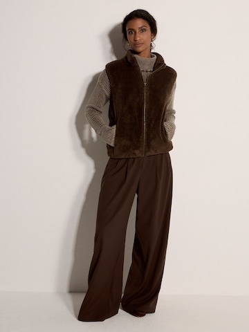 Apricot Vest ' ' in Brown: front
