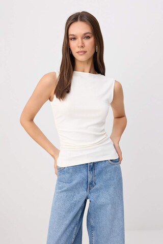 Trendyol - Top en beige: frente