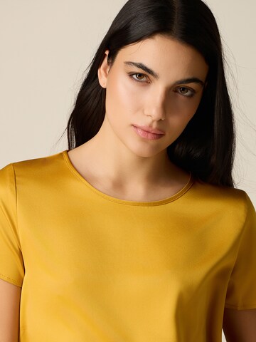 Maglietta di oltre in giallo