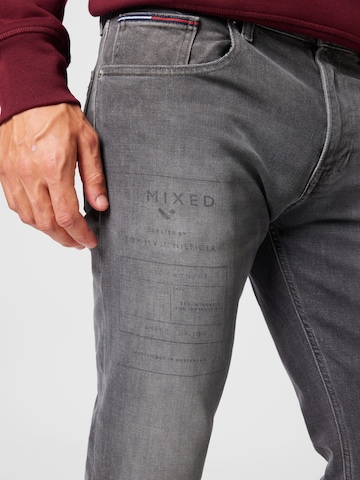 Regular Jean Tommy Remixed en gris