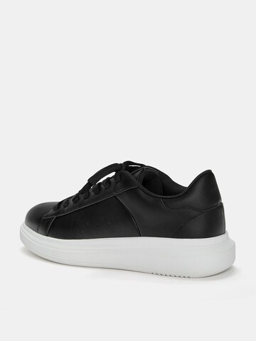 Sneaker bassa di Pull&Bear in nero