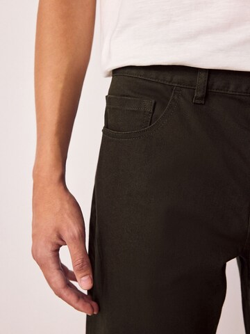 Coupe slim Jean Next en marron