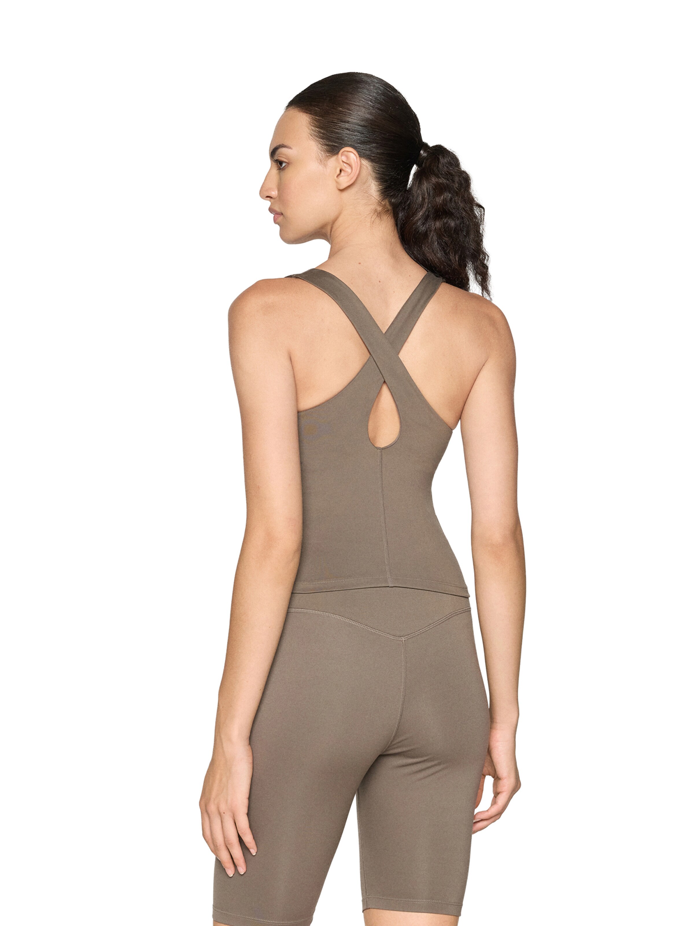 Girlfriend Collective Sports Top 'ZOE' in Brown