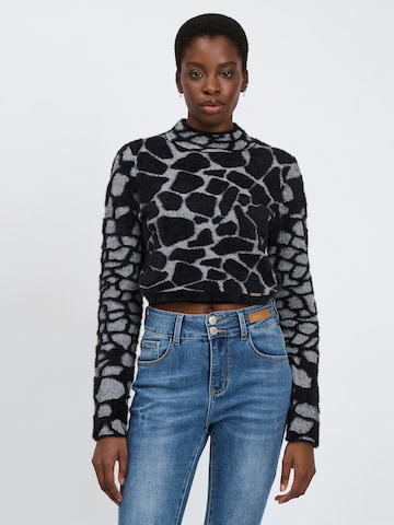 Influencer Sweater in Black: front