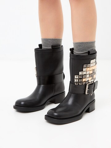 CESARE GASPARI Booties in Black