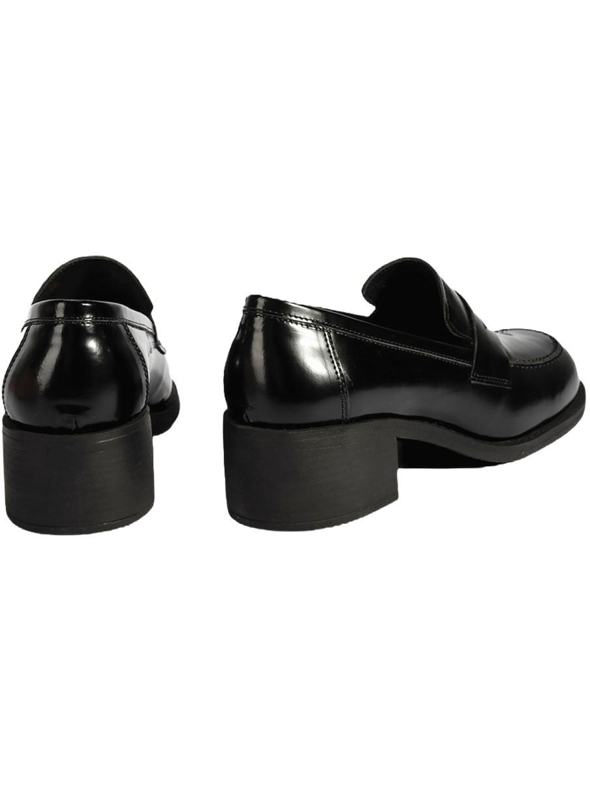 Desa Moccasins in Black