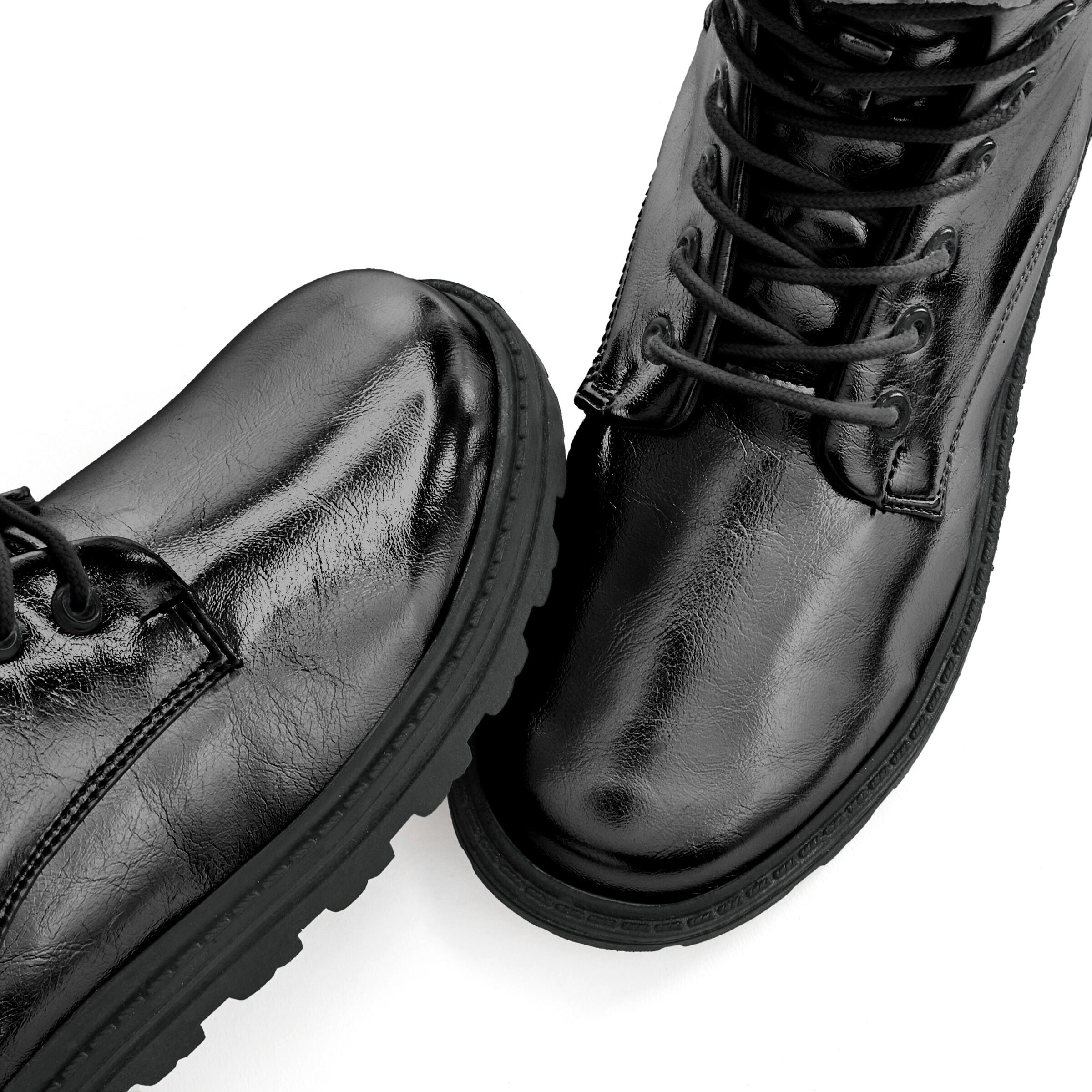 LASCANA Schnürstiefelette in Schwarz