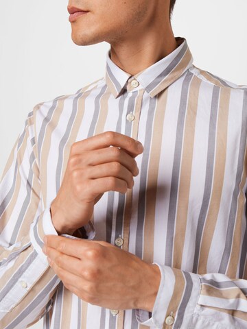 !Solid Regular fit Button Up Shirt in White