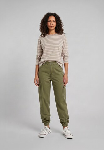 Urban Classics Tapered Cargo trousers in Green: front