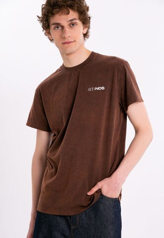 T-Shirt ET Nos en marron : devant