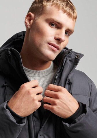 Superdry Jacke in Grau