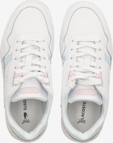 Baskets basses LACOSTE en blanc