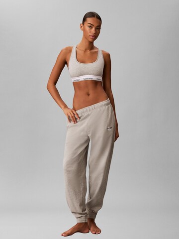 Effilé Pantalon Calvin Klein en gris
