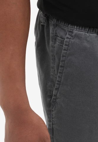 VANS Normalny krój Spodnie 'RANGE SALT ' w kolorze szary