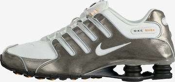 Baskets basses 'Shox NZ' Nike Sportswear en blanc : devant