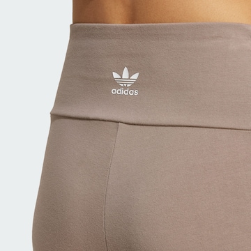 ADIDAS ORIGINALS - Skinny Leggings en marrón