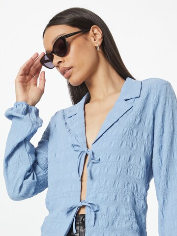 Monki Blouse in Blauw