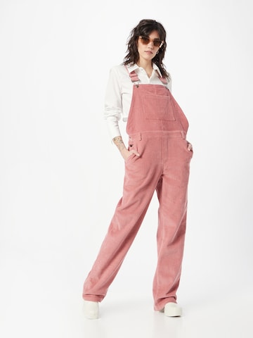 regular Pantaloni con pettorina di Nasty Gal in rosa