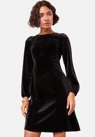 Rochie de la Friends Like These pe negru: față