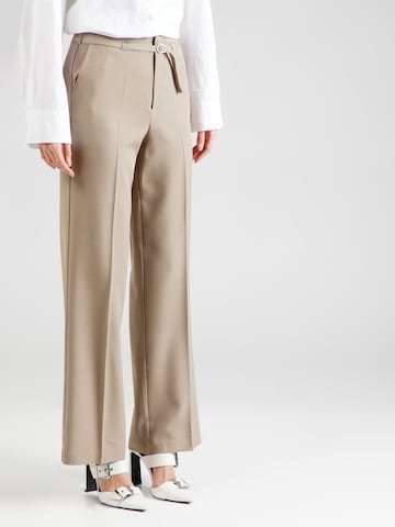 ONLY Regular Pleated Pants 'HELENE' in Brown: front