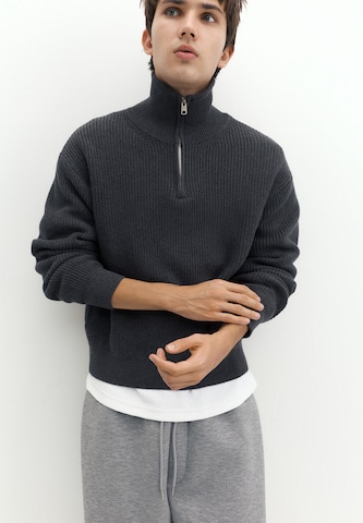 Pull&Bear Pullover in Grau: Vorderseite
