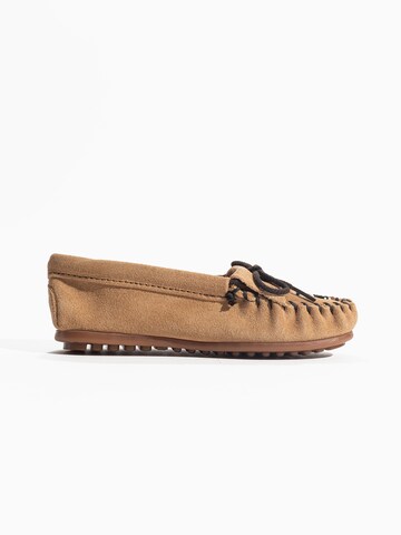 Scarpa bassa 'Thunderbird' di Minnetonka in marrone