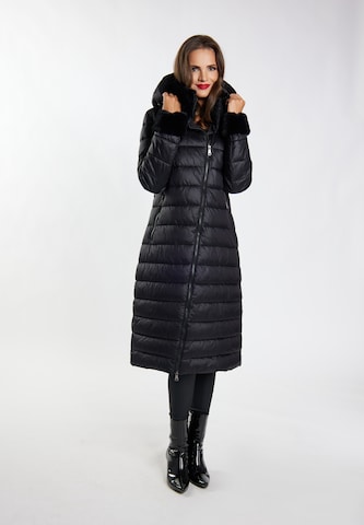 faina Winter Coat in Black: front