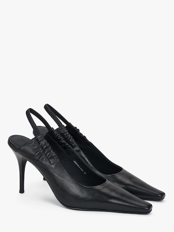 Décolleté '618-6' di Estro in nero: frontale