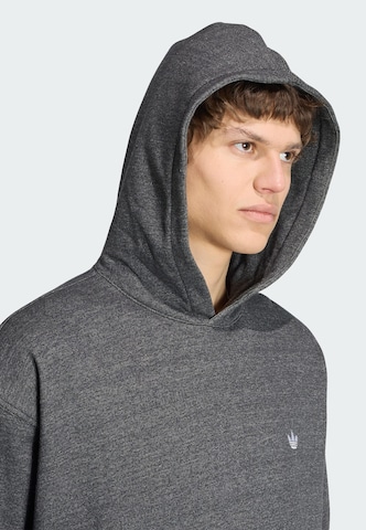 ADIDAS ORIGINALS Sweatshirt 'Trefoil Essentials' in Grau