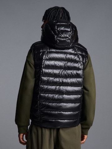BershkaPrsluk - crna boja