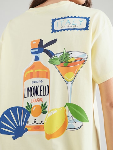 PIECES - Camiseta 'PCALIFI FASTTRACK' en beige