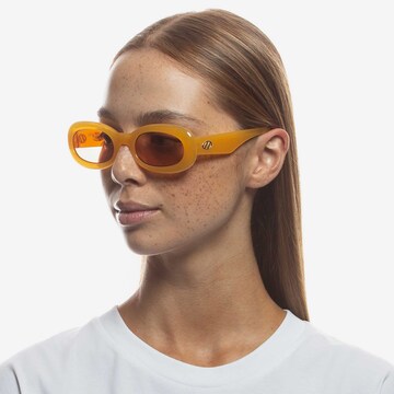 Occhiali da sole 'Outta Trash' di LE SPECS in giallo