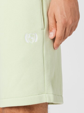 Abercrombie & Fitch Lużny krój Spodnie 'LAUREL' w kolorze zielony