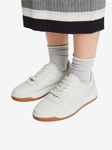 ESPRIT Sneakers laag in Wit: voorkant