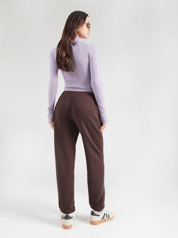 Abercrombie & Fitch Zúžený Kalhoty – hnědá