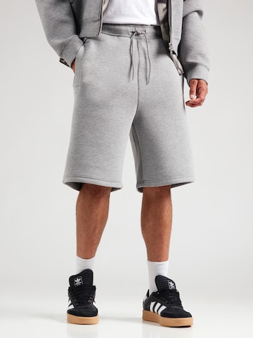WEEKDAY Loose fit Trousers in Grey: front