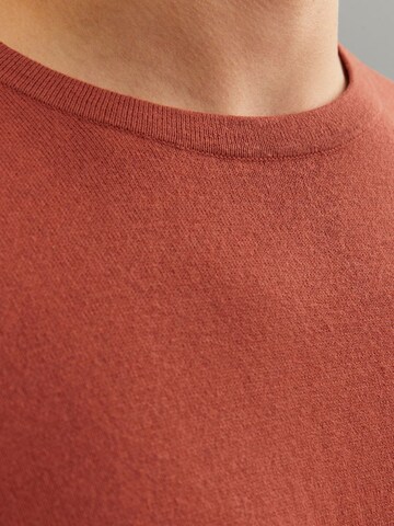 Pulover 'JJEEmil' de la JACK & JONES pe maro