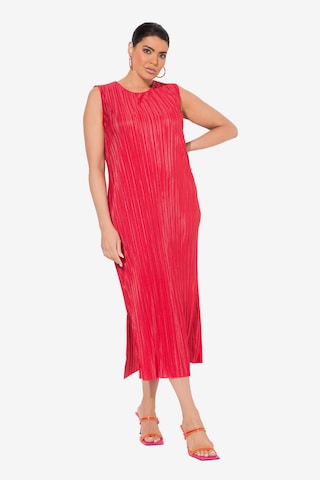 Ulla Popken Mekko värissä punainen: etupuoli