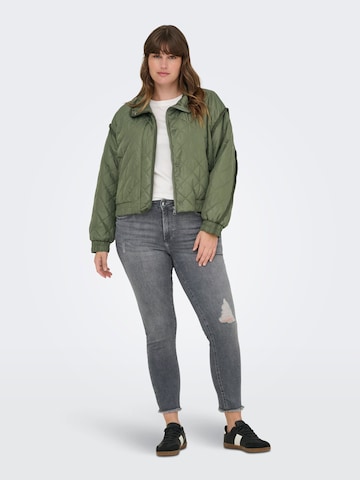 Veste mi-saison 'CARMai' ONLY Carmakoma en vert